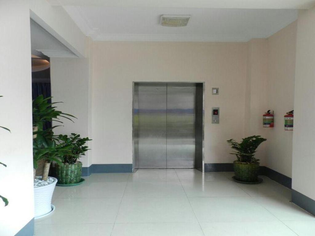 Real Link Hotel Yangon Exterior photo